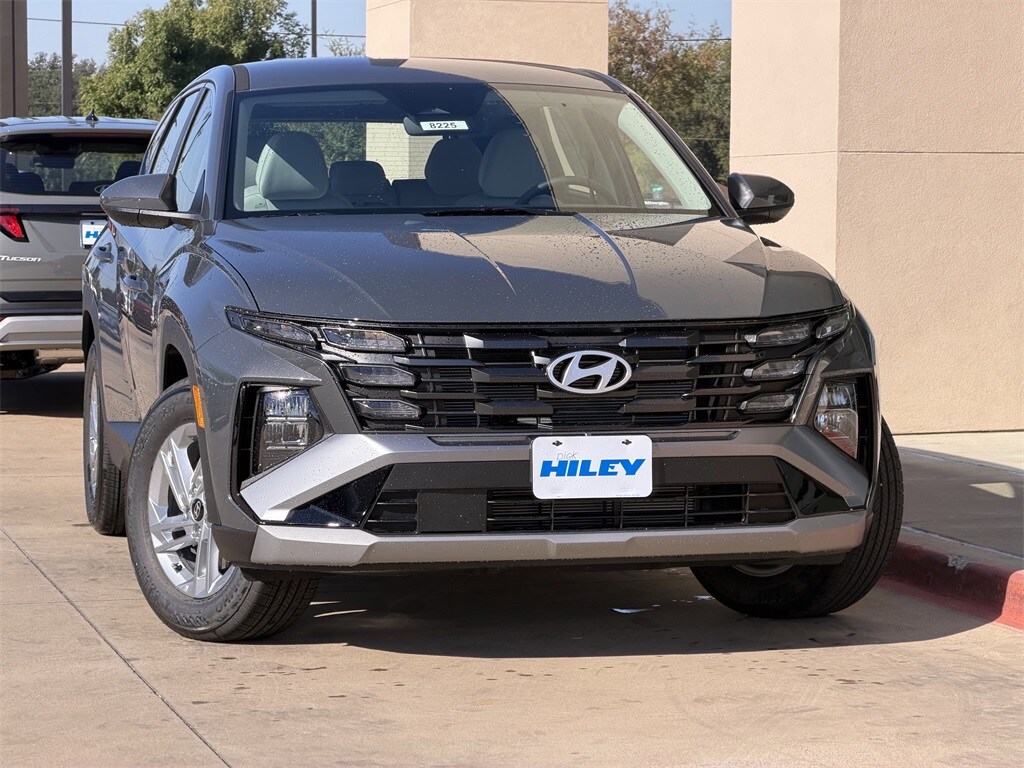 2026 Hyundai Tucson SE photo 2