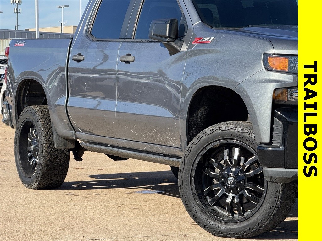 2019 Chevrolet Silverado 1500 Custom Trail Boss photo 2