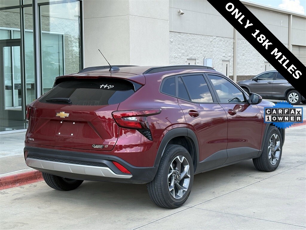 2025 Chevrolet Trax LT photo 4