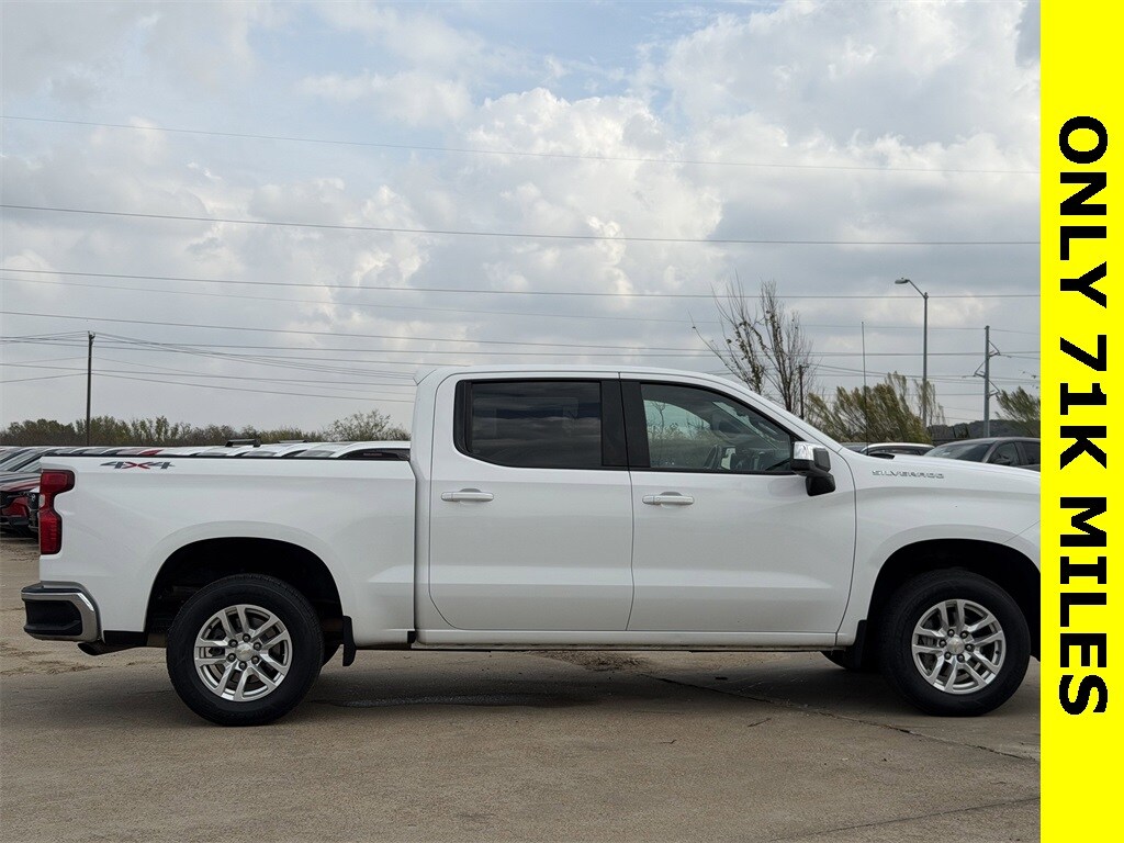 2021 Chevrolet Silverado 1500 LT photo 2