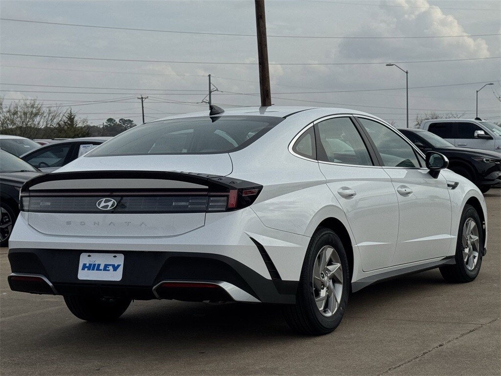 2026 Hyundai Sonata SE photo 3