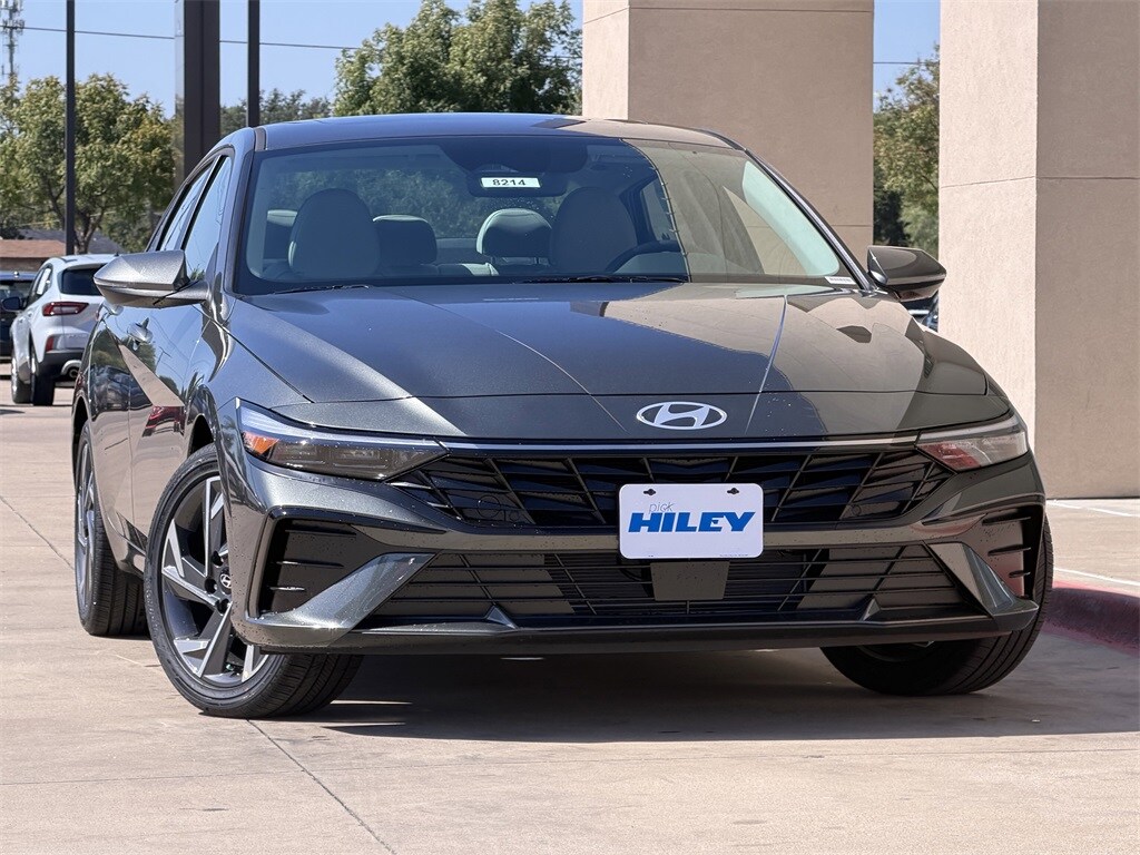 New 2025 Hyundai Elantra Limited Sedan