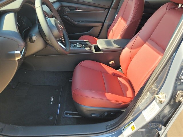 2025 Mazda Mazda3 Hatchback 2.5 s Carbon photo 2