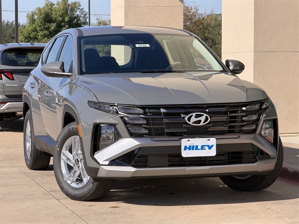 2026 Hyundai Tucson SE photo 2