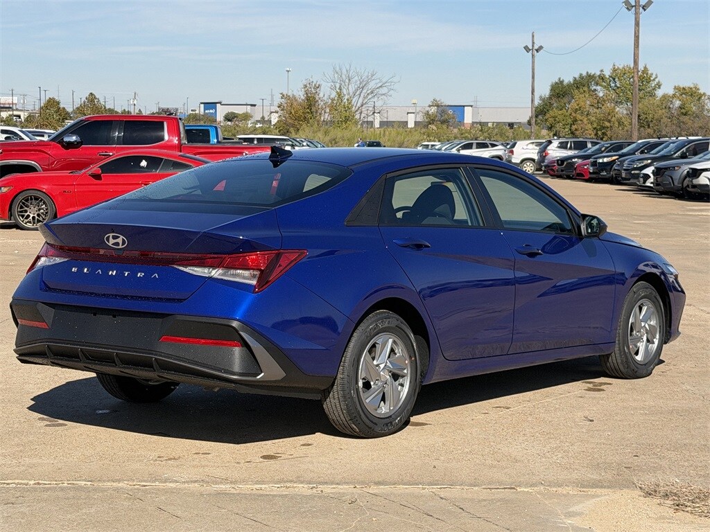 2026 Hyundai Elantra SE photo 4