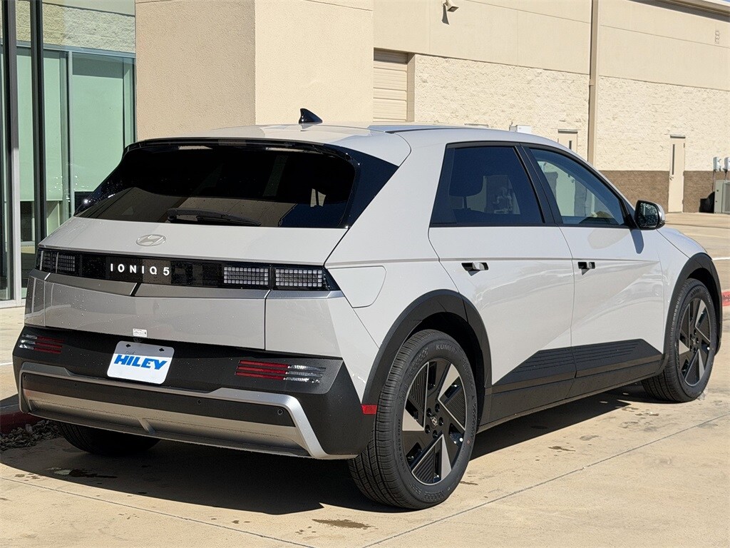 2026 Hyundai Ioniq 5 SEL photo 4