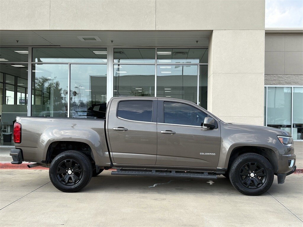 2016 Chevrolet Colorado LT photo 2
