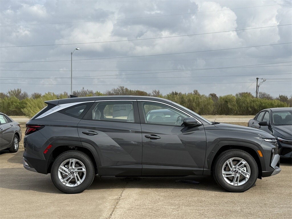 2026 Hyundai Tucson SE photo 3