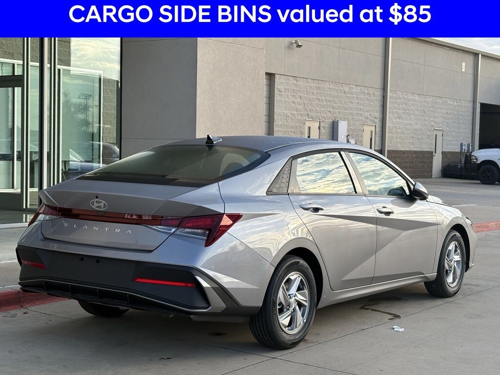 New 2025 Hyundai Elantra SE Sedan