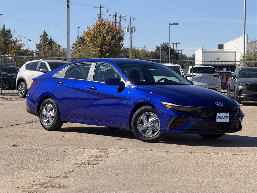 2026 Hyundai Elantra SE photo 2