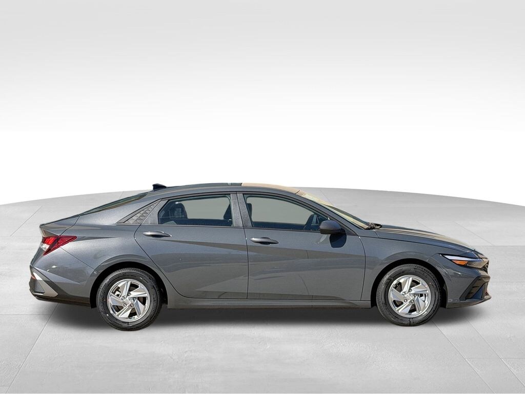 New 2026 Hyundai Elantra SE Sedan