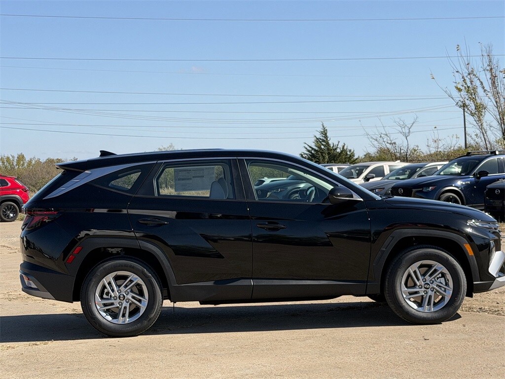 2026 Hyundai Tucson SE photo 2