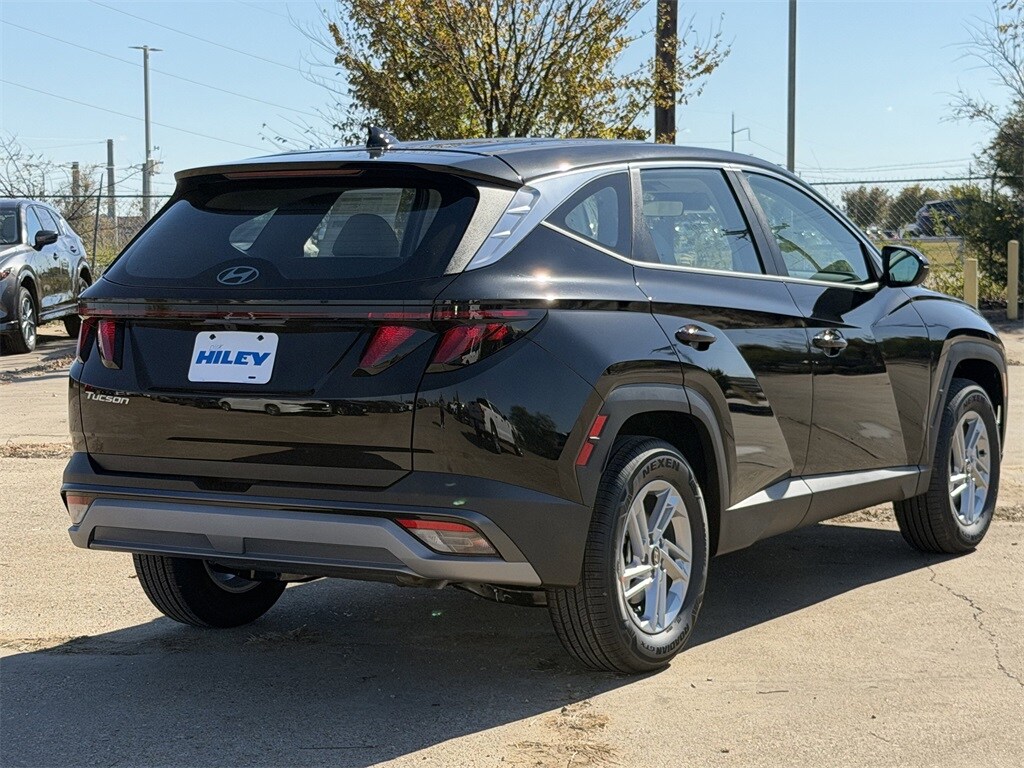 2026 Hyundai Tucson SE photo 3