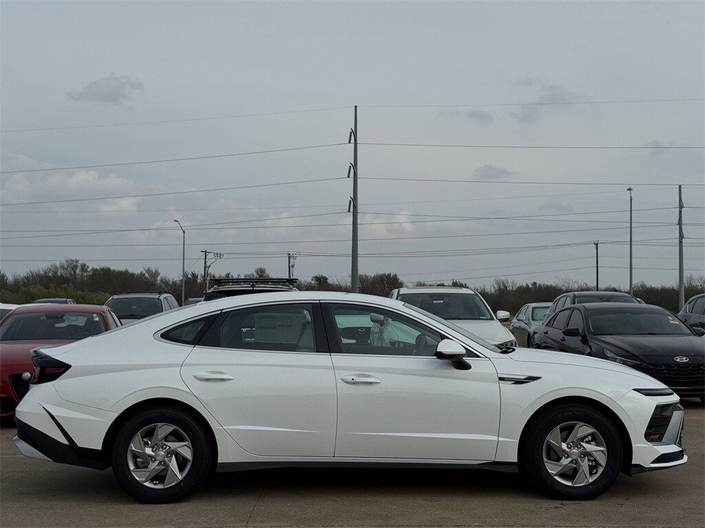 2026 Hyundai Sonata SE photo 2