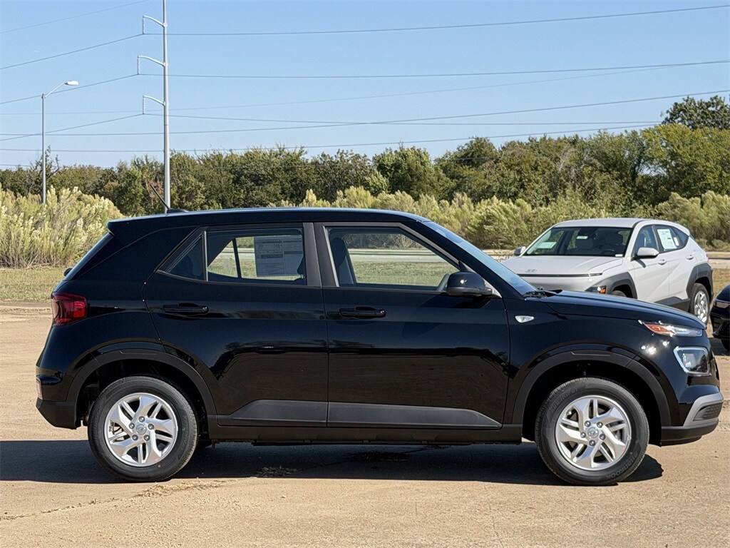 2026 Hyundai Venue SE photo 2