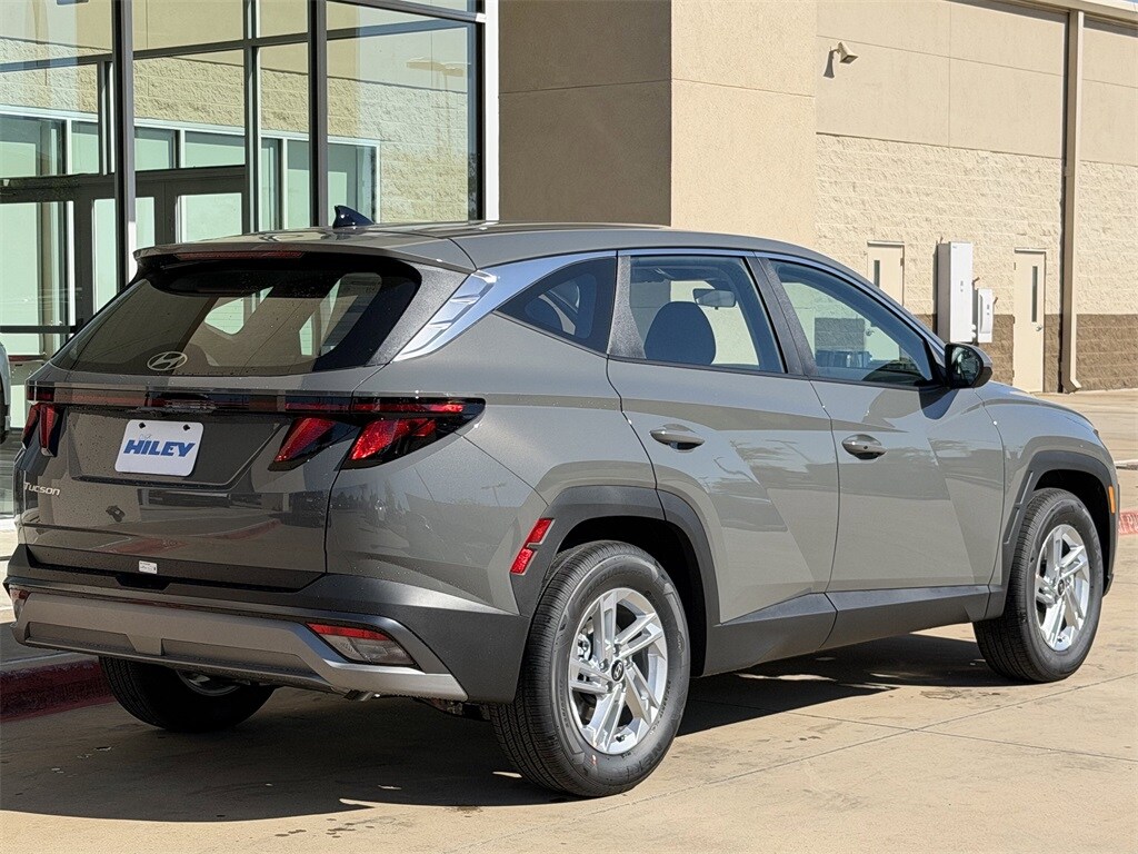 2026 Hyundai Tucson SE photo 4