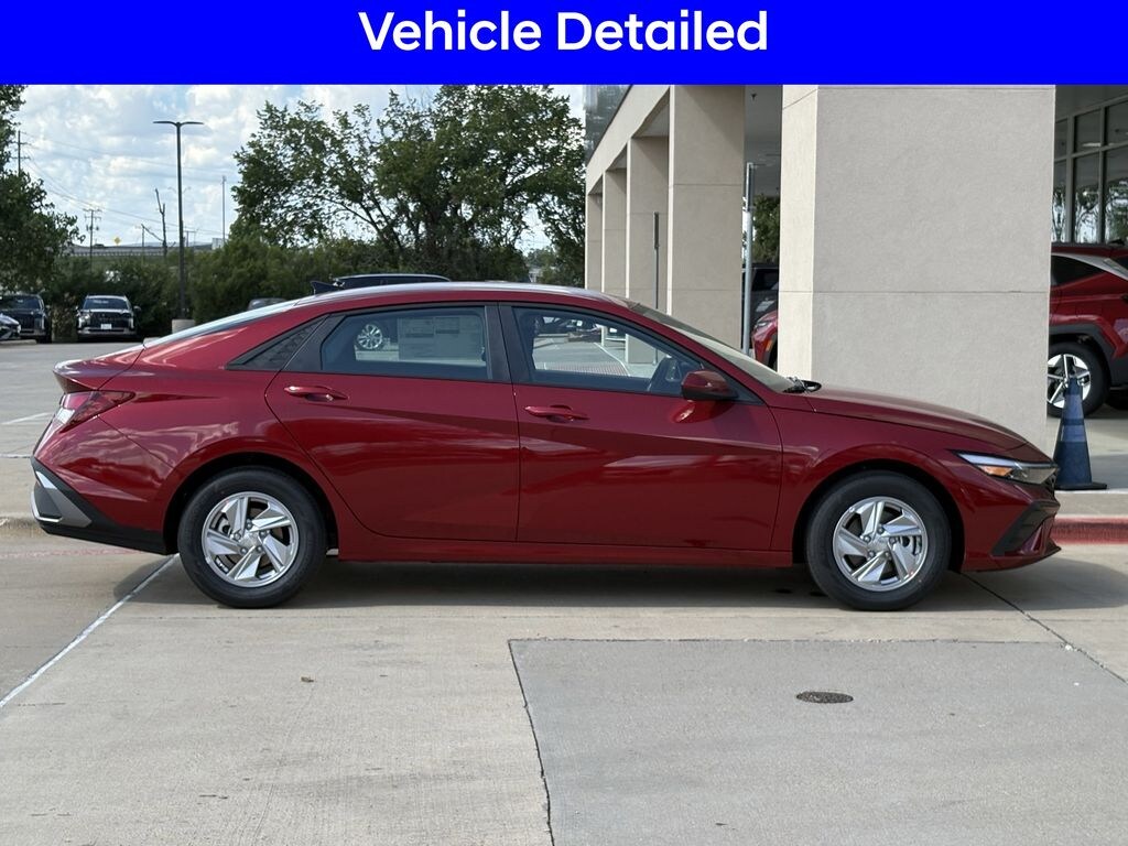 New 2025 Hyundai Elantra SE Sedan