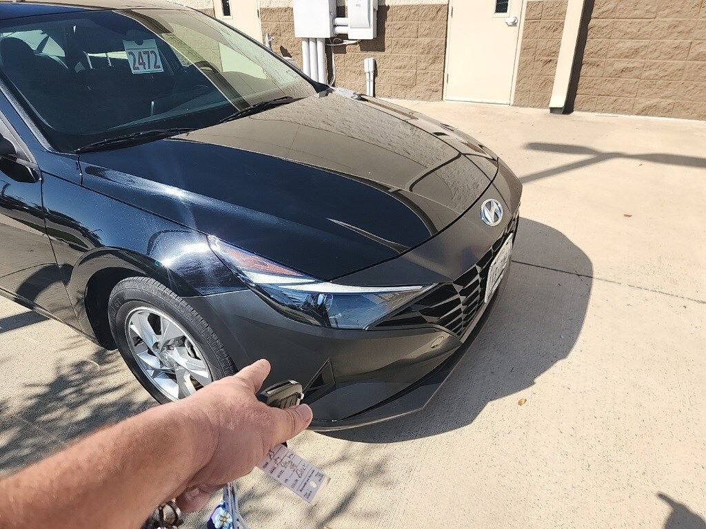 2023 Hyundai Elantra SE photo 2