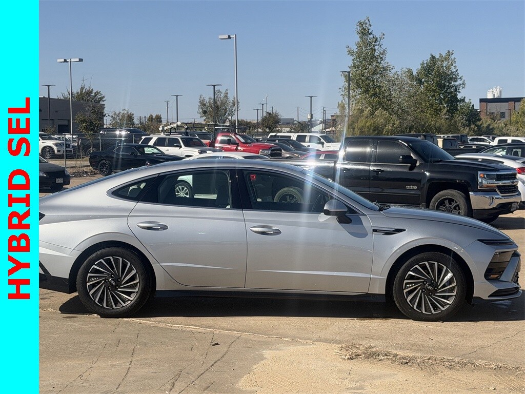 2024 Hyundai Sonata Hybrid SEL photo 2