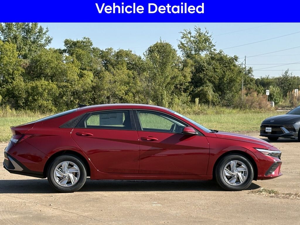 New 2025 Hyundai Elantra SE Sedan