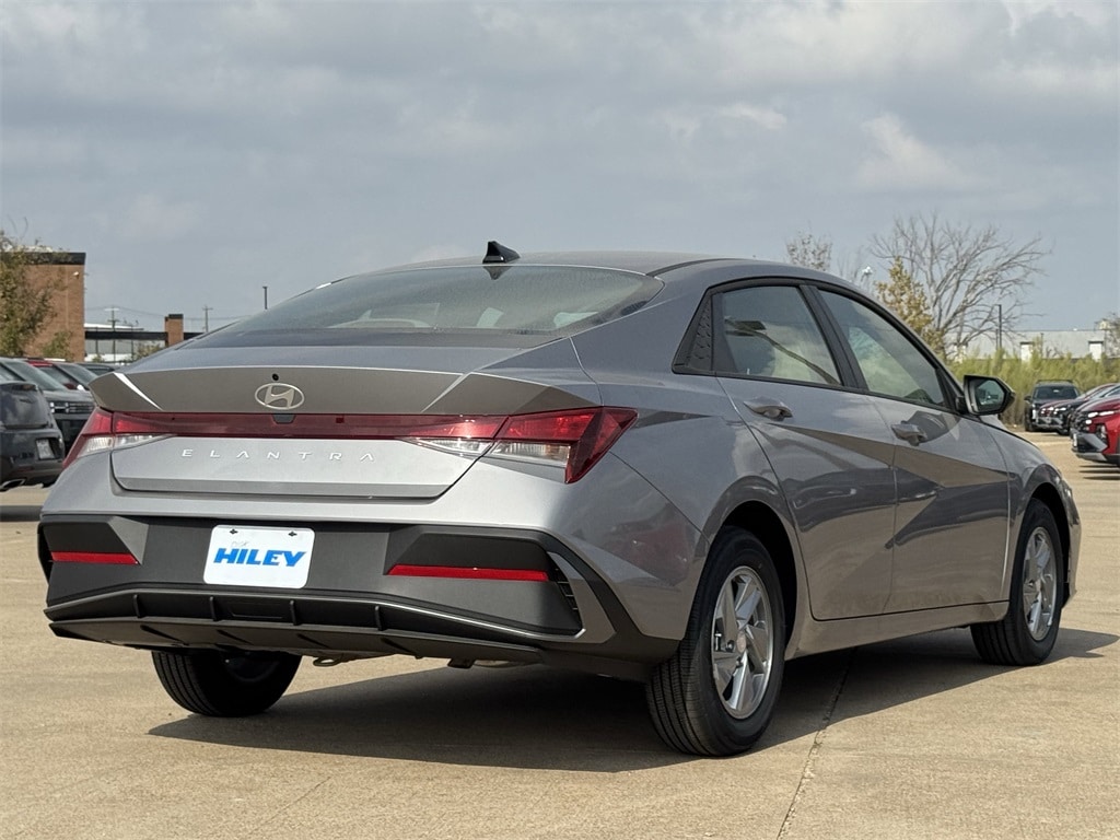New 2026 Hyundai Elantra SE Sedan