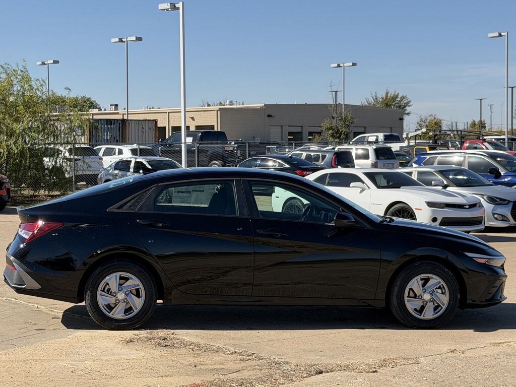 New 2026 Hyundai Elantra SE Sedan