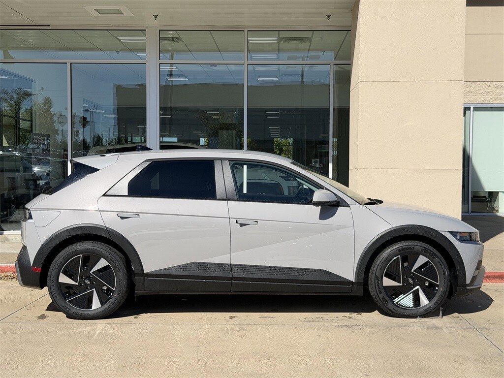 2026 Hyundai Ioniq 5 SEL photo 3