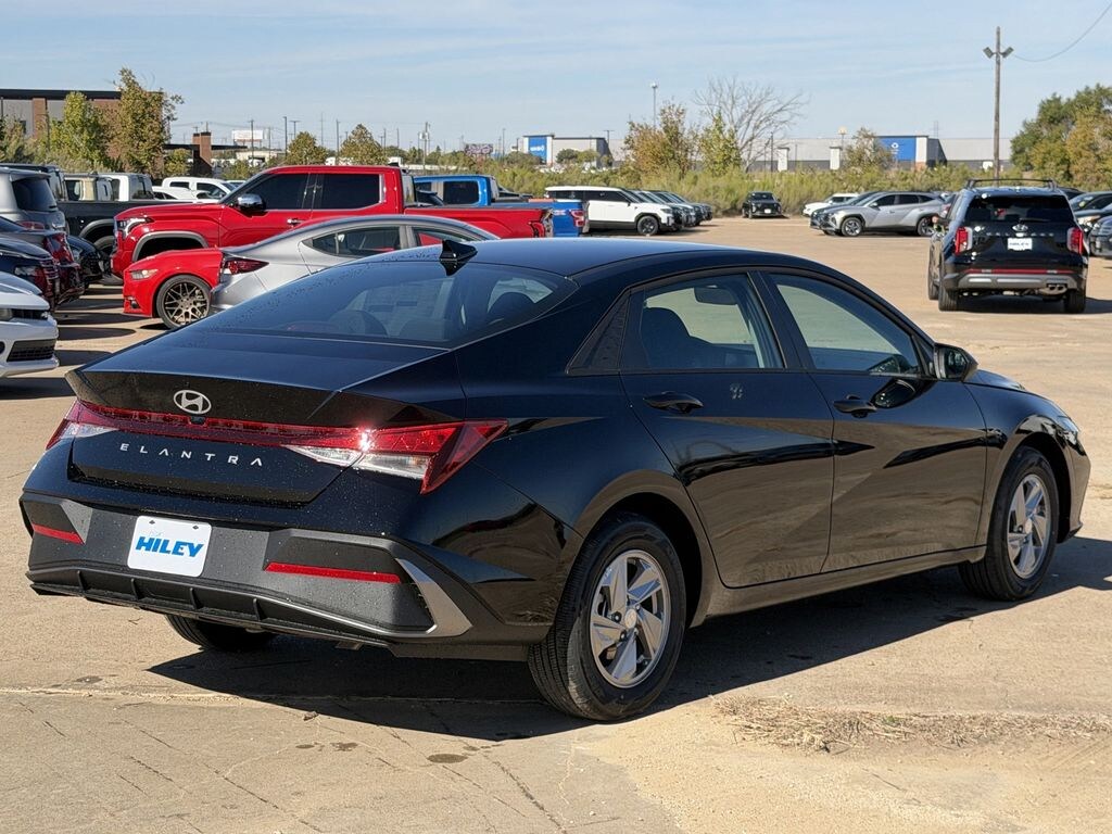 New 2026 Hyundai Elantra SE Sedan