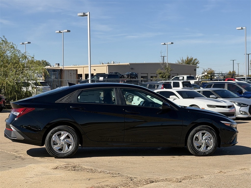 New 2026 Hyundai Elantra SE Sedan
