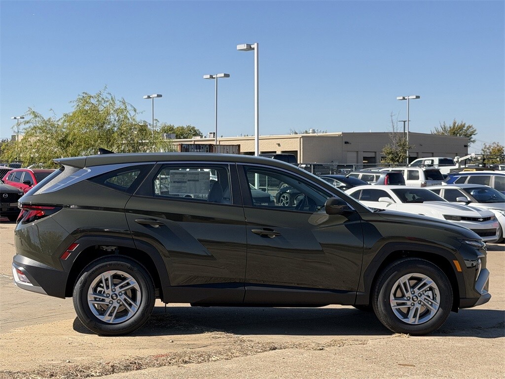 2026 Hyundai Tucson SE photo 2