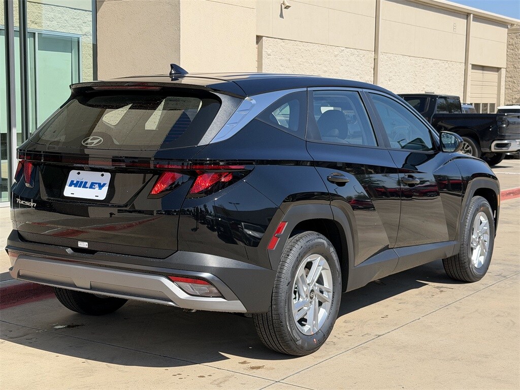 2026 Hyundai Tucson SE photo 2