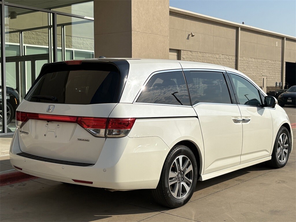 2016 Honda Odyssey Touring Elite photo 3