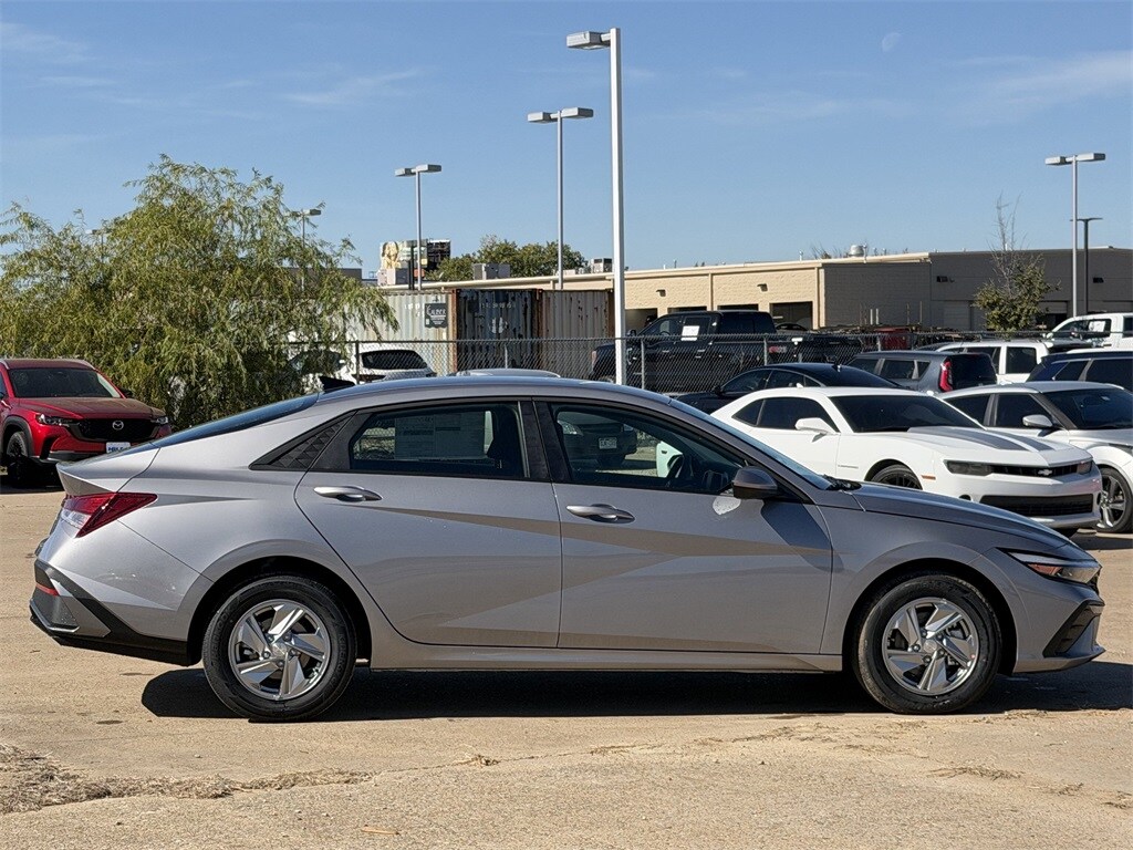 New 2026 Hyundai Elantra SE Sedan