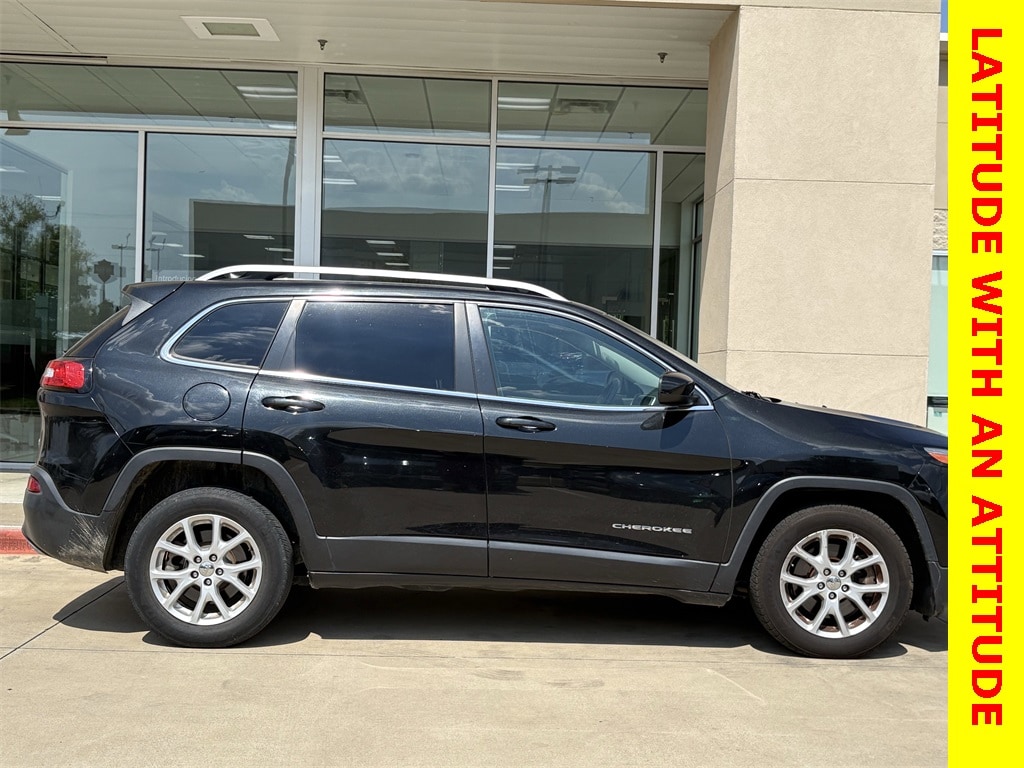 Used 2016 Jeep Cherokee Latitude SUV