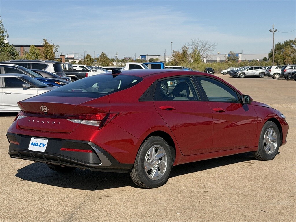 2026 Hyundai Elantra SE photo 3