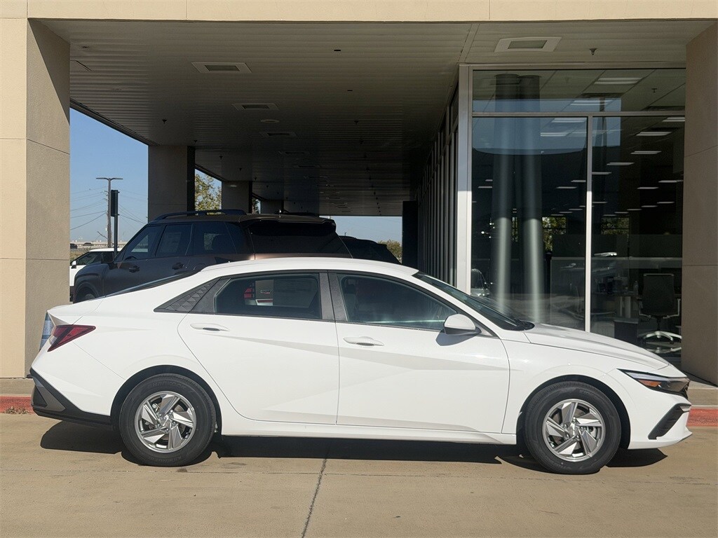 New 2026 Hyundai Elantra SE Sedan
