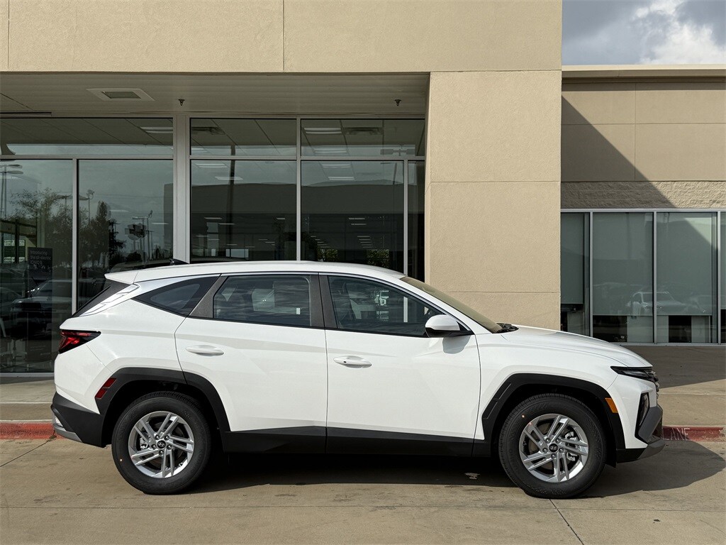 2026 Hyundai Tucson SE photo 3