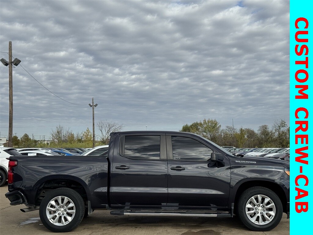 2022 Chevrolet Silverado 1500 Custom photo 2