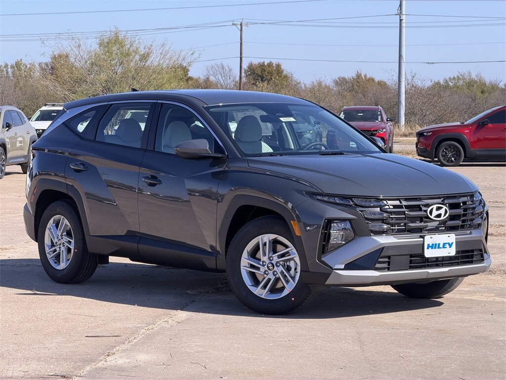 2026 Hyundai Tucson SE photo 2