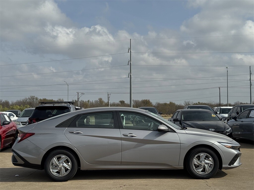 New 2026 Hyundai Elantra SE Sedan