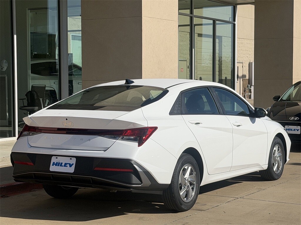 New 2026 Hyundai Elantra SE Sedan