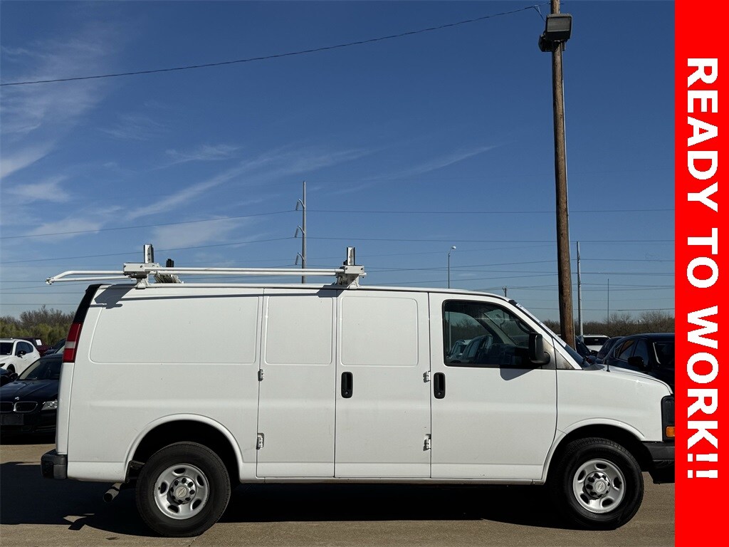 2015 Chevrolet Express 2500 Work Van photo 2