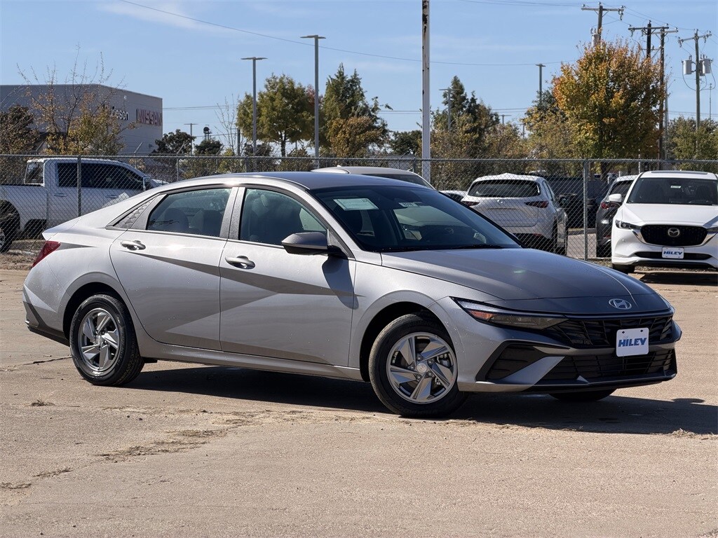 New 2026 Hyundai Elantra SE Sedan
