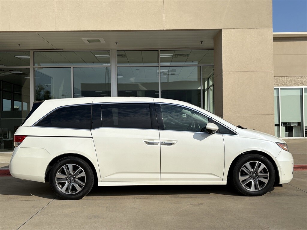 2016 Honda Odyssey Touring Elite photo 2