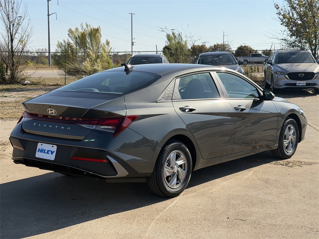 New 2026 Hyundai Elantra SE Sedan