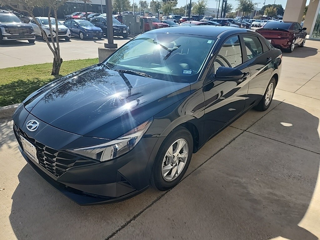 2023 Hyundai Elantra SE photo 4