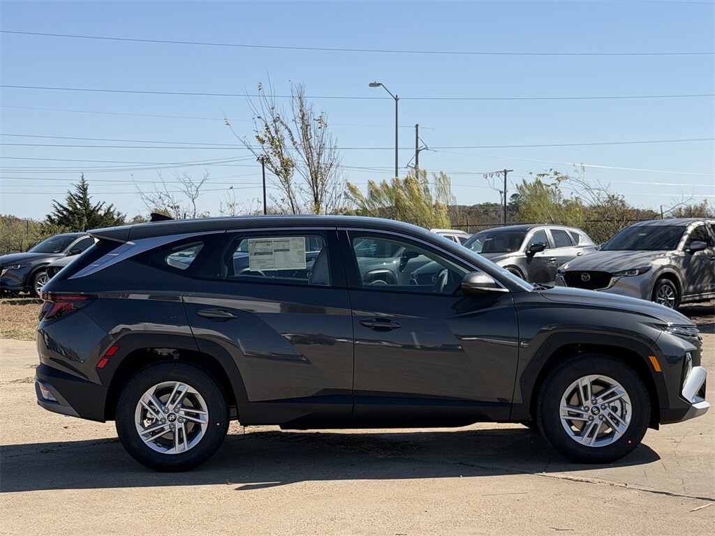 2026 Hyundai Tucson SE photo 3