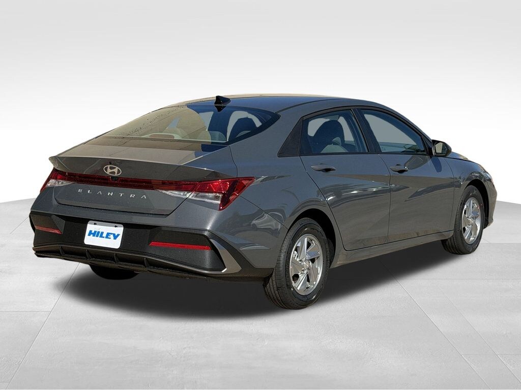 New 2026 Hyundai Elantra SE Sedan