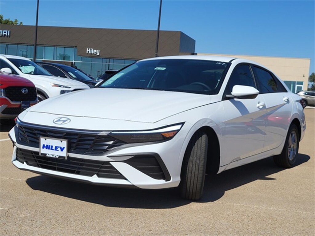 New 2025 Hyundai Elantra SE Sedan