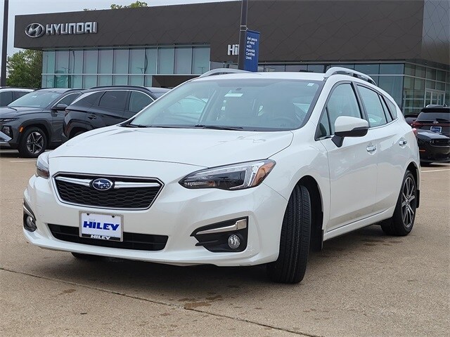 2017 Subaru Impreza 2.0i Limited photo 2